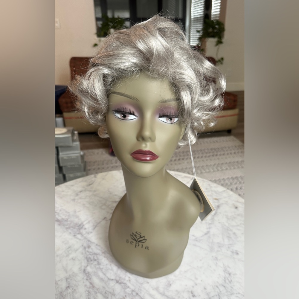 Rare Vintage Rene Of Paris Wig #444 Madame Color #56.